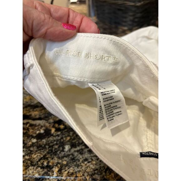 American Eagle 6 hi-rise super stretch shortie white cuffed hem front back pocke - Picture 7 of 8